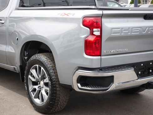 Used 2024 Chevrolet Silverado 1500 LT image 9