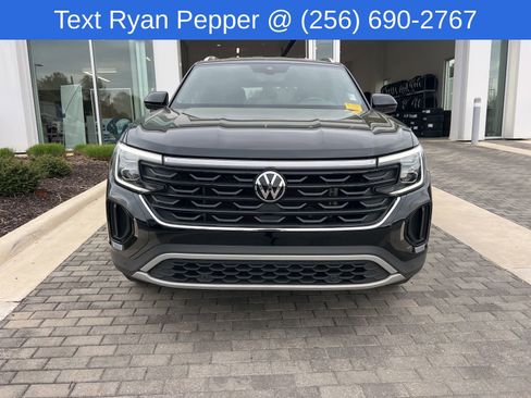 Used 2024 Volkswagen Atlas Cross Sport SE image 2