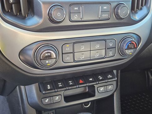Used 2022 Chevrolet Colorado ZR2 AWD/4WD image 24