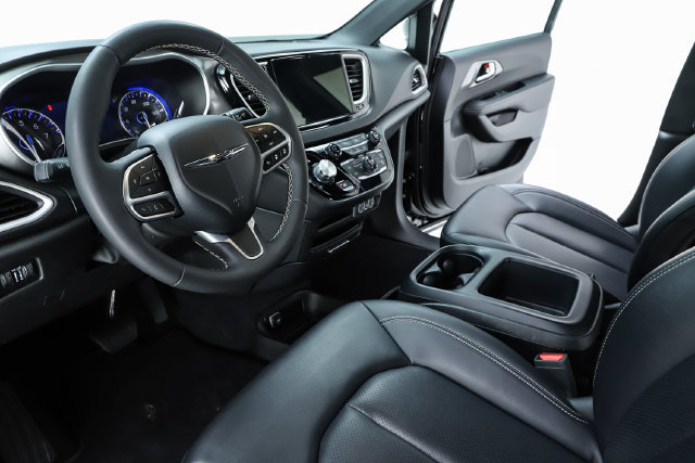 Used 2025 Chrysler Pacifica Select FWD image 22