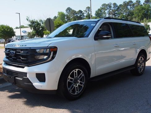 Certified 2025 Ford Expedition Max Active RWD image 3