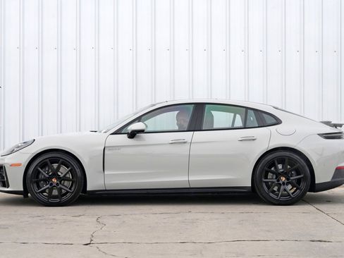 Used 2025 Porsche Panamera 4 w/ Premium Package image 9