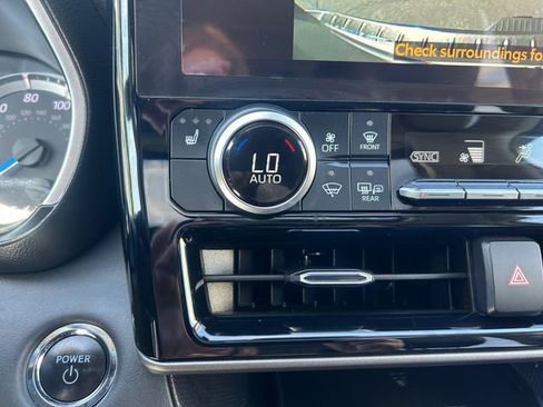 Used 2023 Toyota Highlander XLE image 25