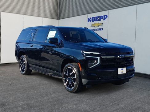 New 2026 Chevrolet Suburban RST w/ Comfort Package AWD/4WD image 7