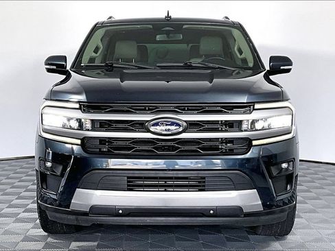 Used 2023 Ford Expedition XLT RWD image 3