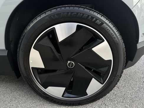 Used 2025 Volvo EX30 Ultra w/ Climate Package image 32