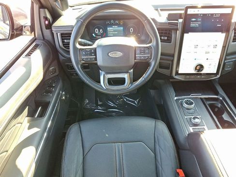 Certified 2024 Ford Expedition Platinum image 12