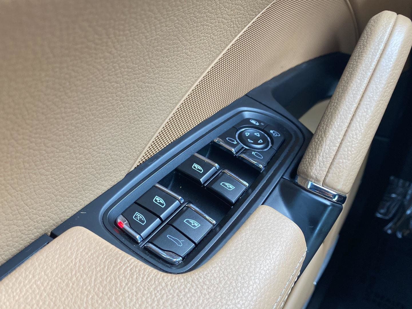 Used 2014 Porsche Cayenne Platinum Edition AWD/4WD image 19