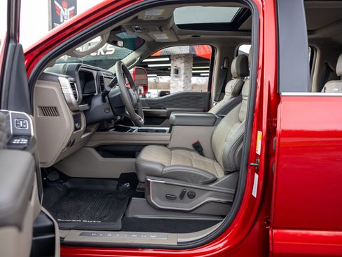 Used 2025 Ford F450 Platinum w/ Platinum Plus Package image 40