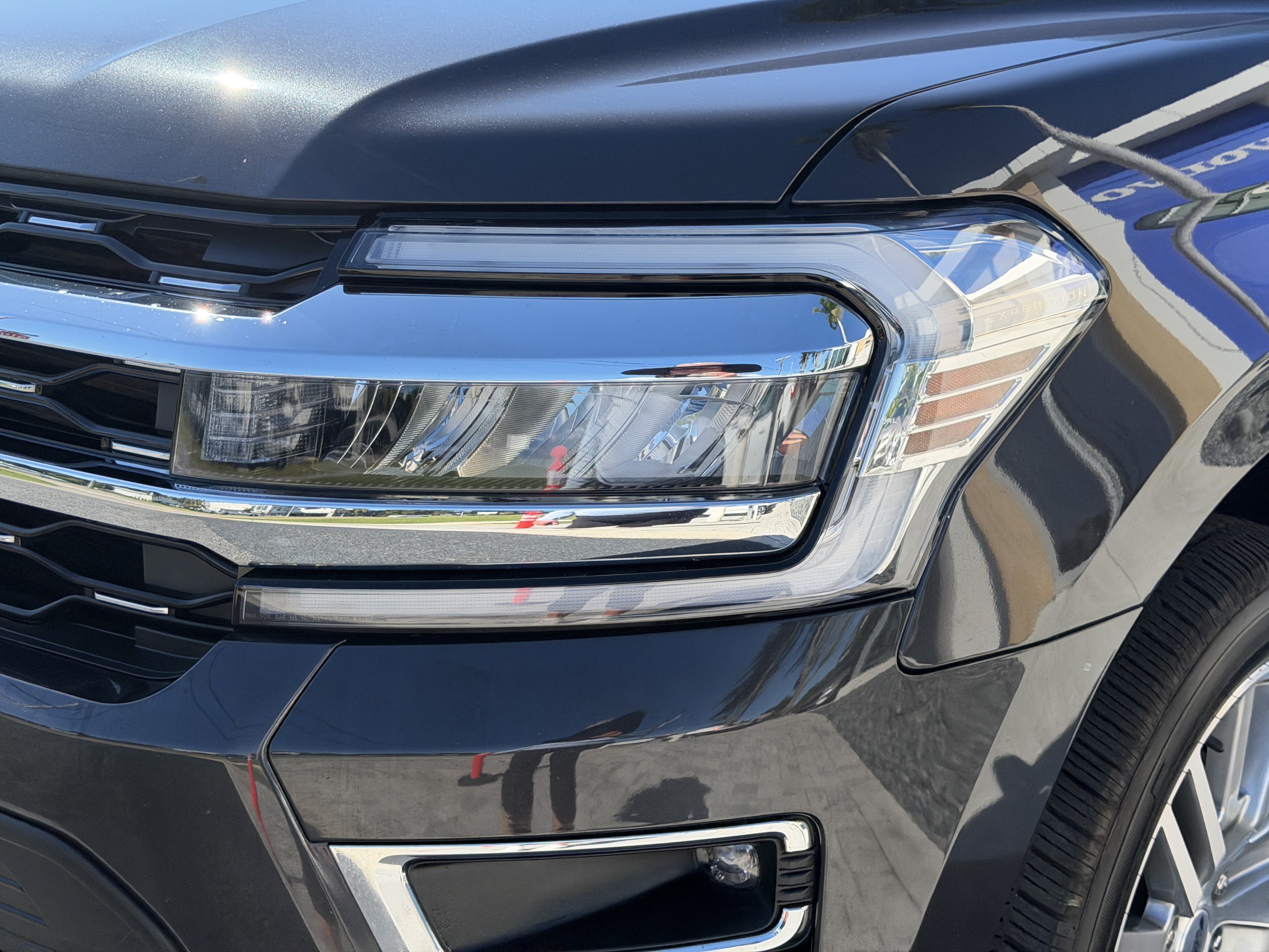 Used 2023 Ford Expedition Limited AWD/4WD image 8
