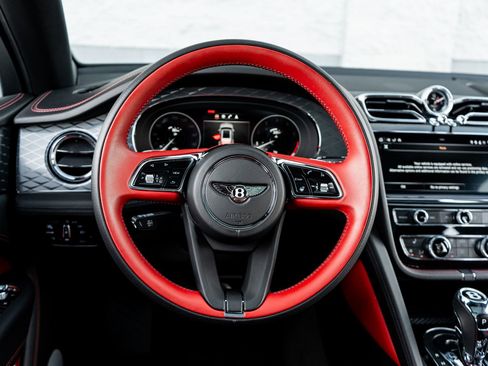 Used 2022 Bentley Bentayga image 32