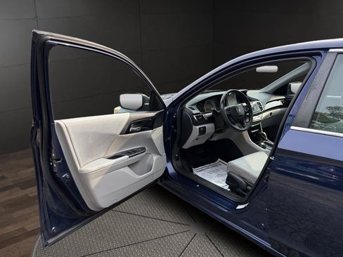 Used 2016 Honda Accord LX image 18