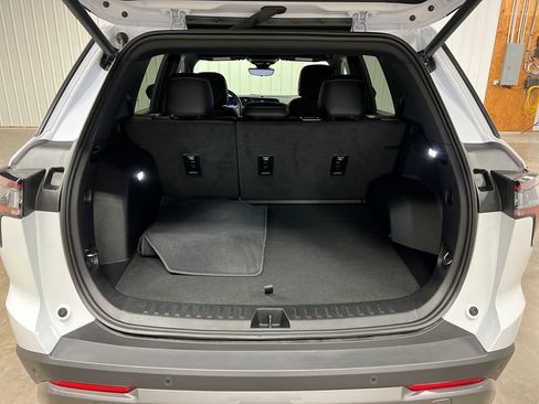 Certified 2026 Chevrolet Equinox ACTIV w/ Convenience Package III FWD image 12