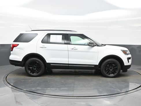 Used 2019 Ford Explorer XLT w/ Equipment Group 201A image 7