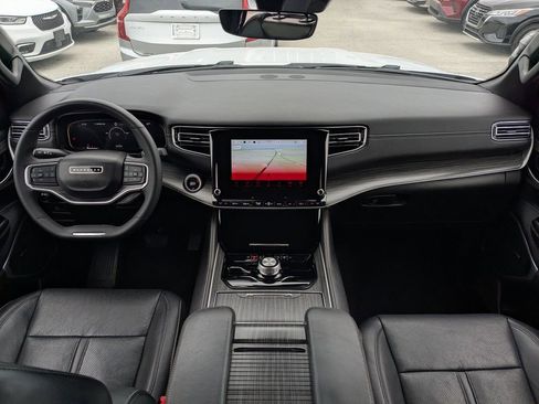 Used 2024 Jeep Wagoneer Series II w/ Flexible Seating Group image 15