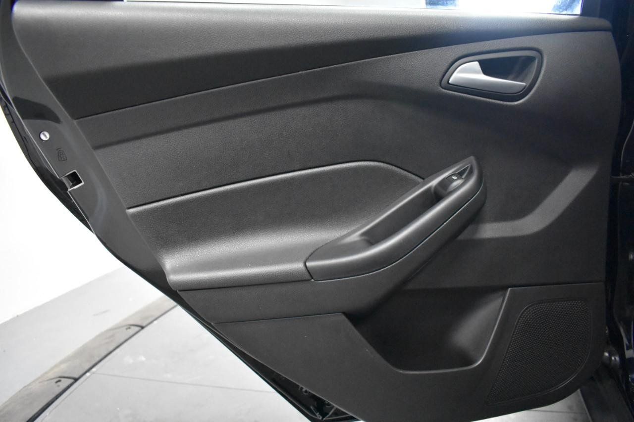 Used 2017 Ford Focus SE FWD image 14