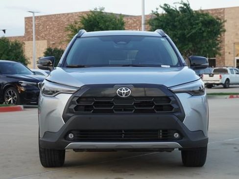 Used 2026 Toyota Corolla Cross XLE FWD image 2