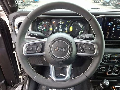 Certified 2025 Jeep Wrangler Unlimited Sahara AWD/4WD image 18