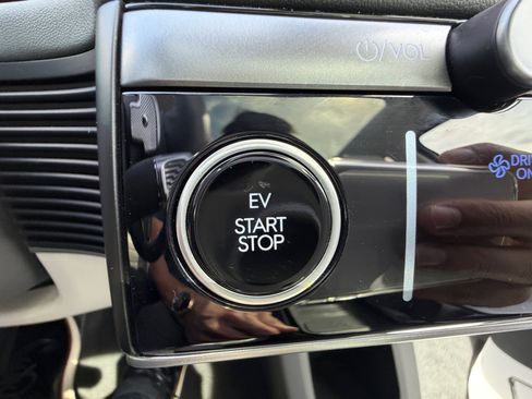 Used 2025 Hyundai Ioniq 5 Limited image 30