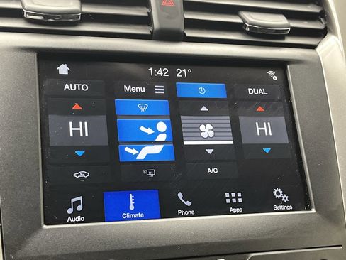 Used 2019 Ford Fusion SE image 19
