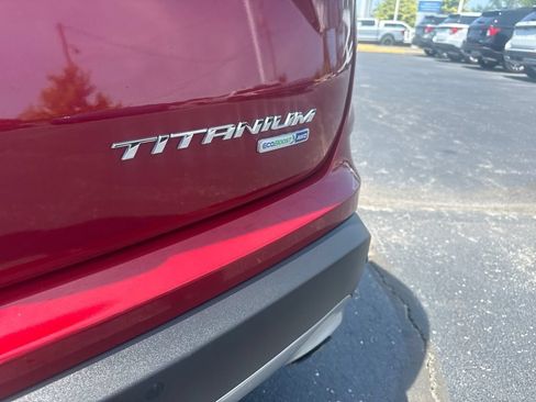Used 2019 Ford Edge Titanium w/ Equipment Group 301A AWD/4WD image 9
