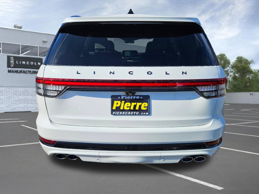 New 2027 Lincoln Navigator Reserve AWD/4WD image 4
