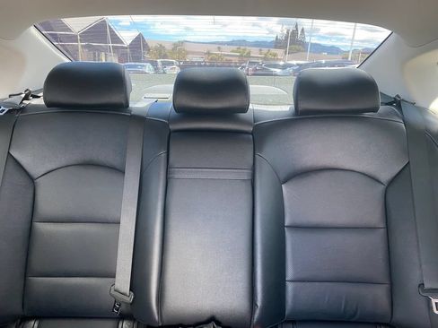 Used 2017 Kia Cadenza Premium w/ Luxury Package FWD image 18