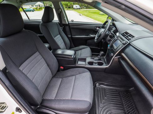 Used 2015 Toyota Camry LE FWD image 33