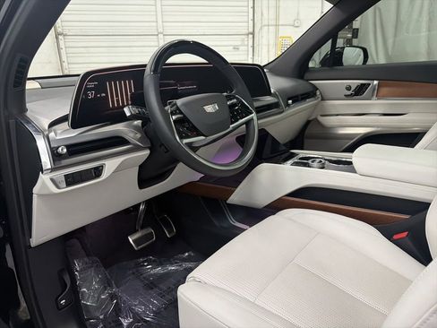 Used 2026 Cadillac Vistiq Luxury w/ LPO, Floor Liner Package image 13