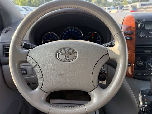 Used 2009 Toyota Sienna XLE FWD image 23