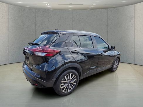 Used 2023 Nissan Kicks SV FWD image 4