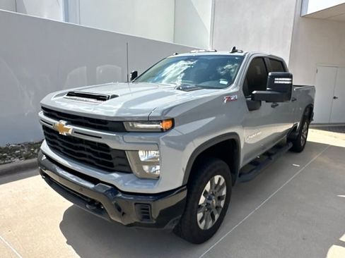 Used 2025 Chevrolet Silverado 2500 Custom w/ Custom Value Package AWD/4WD image 2