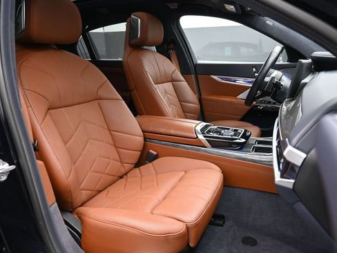 Used 2023 BMW 760i xDrive w/ Luxury Rear Seating Package AWD/4WD image 28