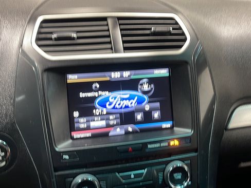 Used 2016 Ford Explorer XLT w/ Equipment Group 202A AWD/4WD image 8