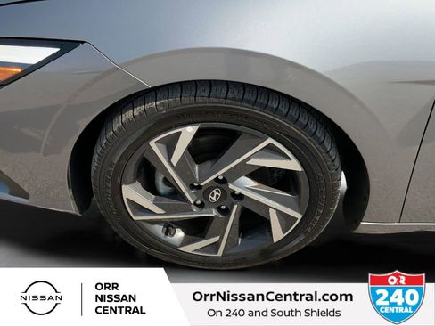 Used 2024 Hyundai Elantra Limited image 9