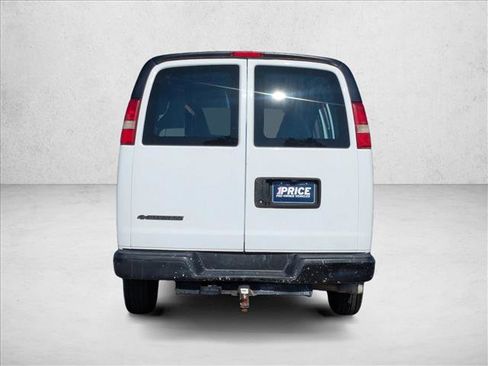 Used 2017 Chevrolet Express 2500 image 7