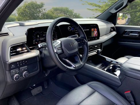 Used 2025 Chevrolet Tahoe Z71 AWD/4WD image 17