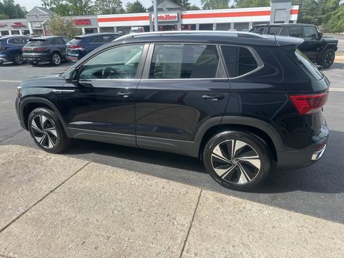 Used 2024 Volkswagen Taos SE AWD/4WD image 6