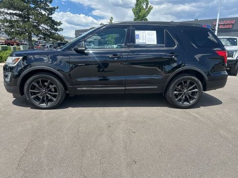 Used 2017 Ford Explorer XLT w/ Equipment Group 202A AWD/4WD image 4