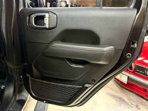 Used 2023 Jeep Wrangler Unlimited Rubicon 392 w/ Xtreme Recon 35" Tire Package AWD/4WD image 54