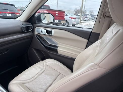 Used 2020 Ford Explorer Platinum w/ Premium Technology Package image 20
