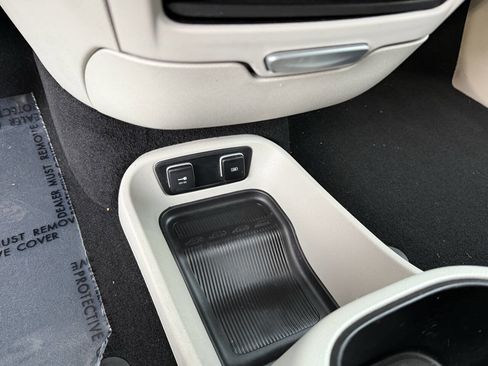 Used 2017 Chrysler Pacifica Limited w/ Tire & Wheel Group image 54