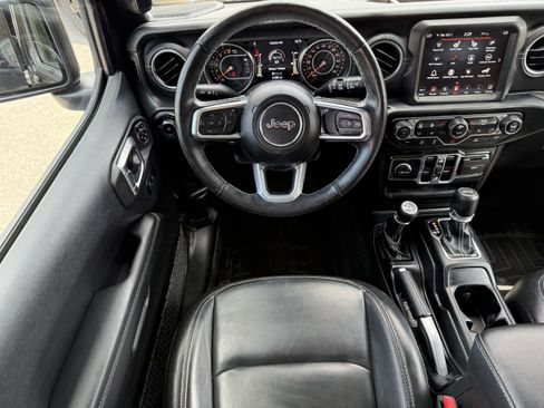 Used 2022 Jeep Wrangler Unlimited Sahara w/ Cold Weather Group AWD/4WD image 19