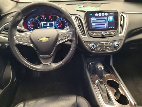 Used 2018 Chevrolet Malibu Premier w/ Premier Sun and Wheel Package FWD image 22