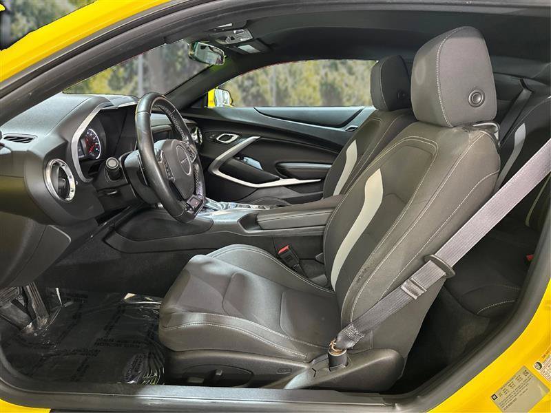 Used 2016 Chevrolet Camaro LT RWD image 9