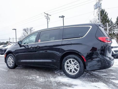 New 2026 Chrysler Pacifica Select image 13
