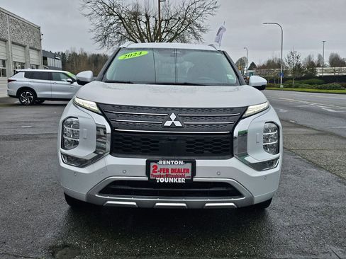 Used 2024 Mitsubishi Outlander SEL image 2