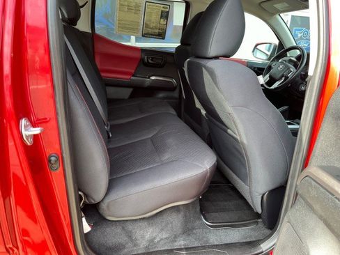 Used 2021 Toyota Tacoma SR5 AWD/4WD image 19
