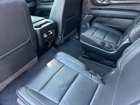 Used 2022 GMC Yukon XL Denali image 11