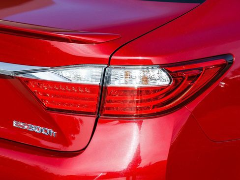 Used 2014 Lexus ES 300h w/ Luxury Package w/Bamboo Trim image 8